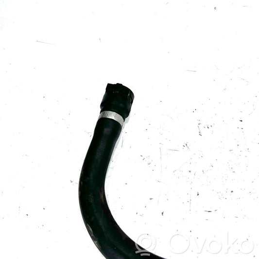 Caurulīte (-es) / šļūtene (-es)