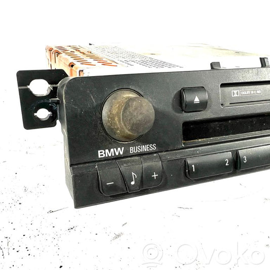 Radio / CD/DVD atskaņotājs / navigācija