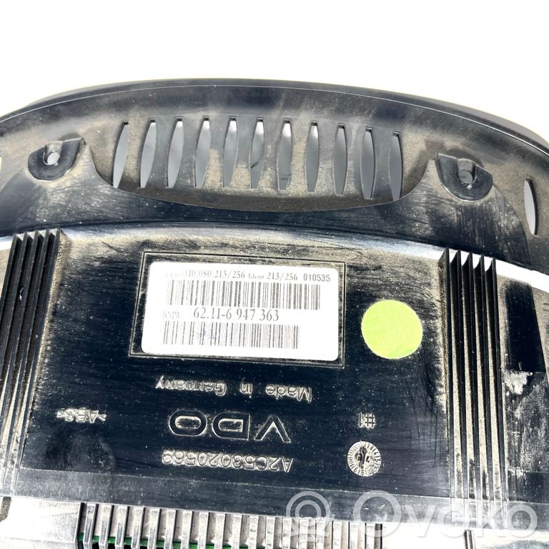 Speedometer (in the instrument panel)