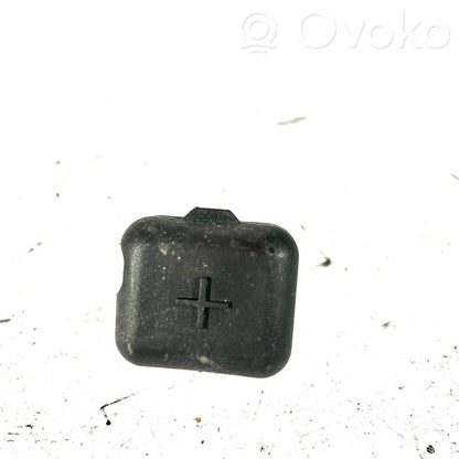 Positive wire connection assembly