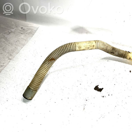 Window fluid reservoir filler pipe