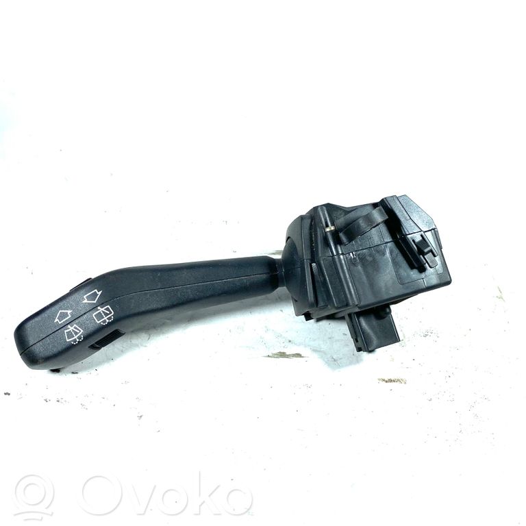 Windshield wiper arm