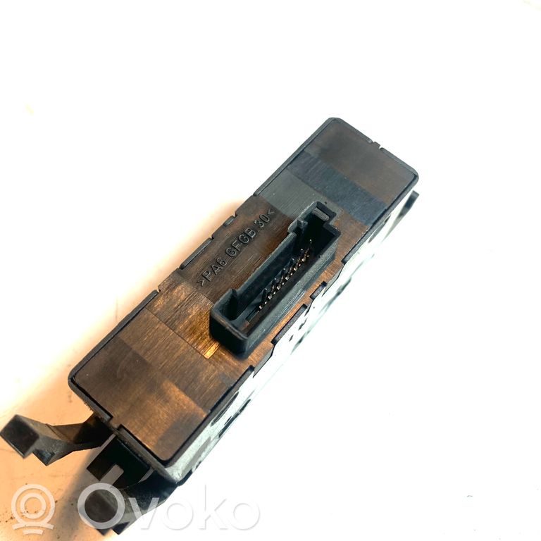 Window lift control switch(es)