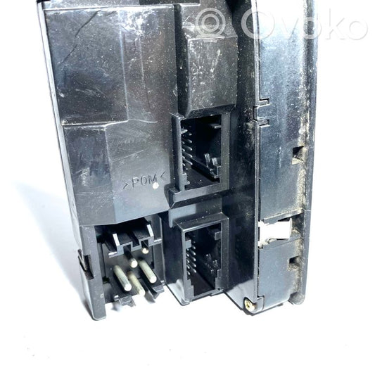 Window lift control switch(es)