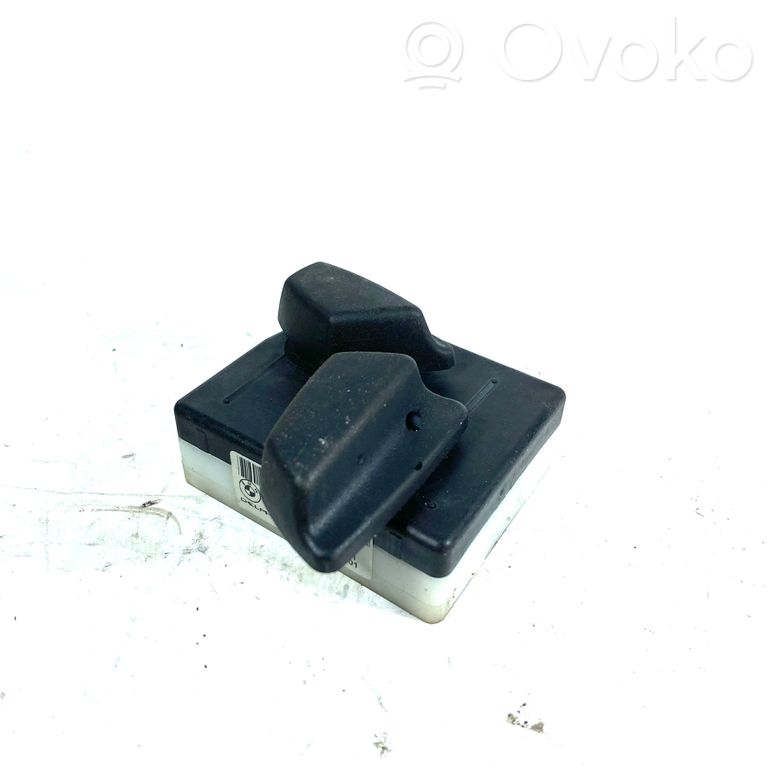 Seat adjustment switch(es)