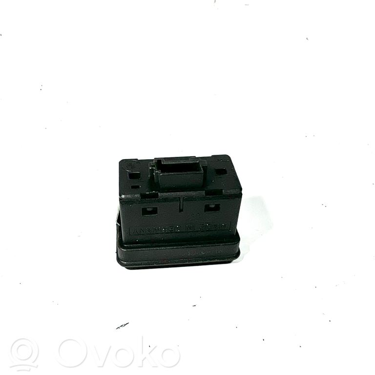 Window lift control switch(es)
