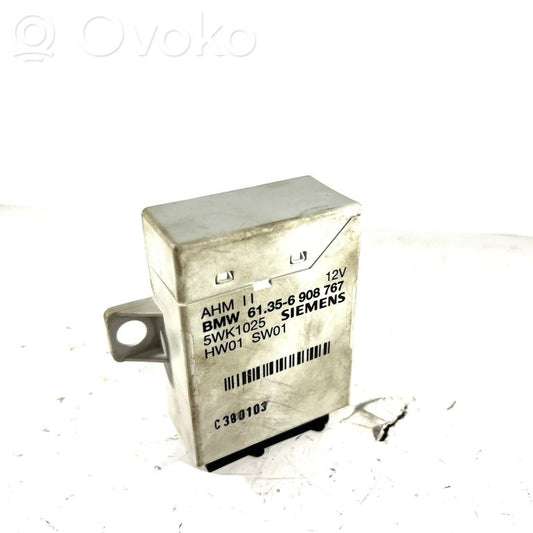 Piekabes āķa vadības bloks