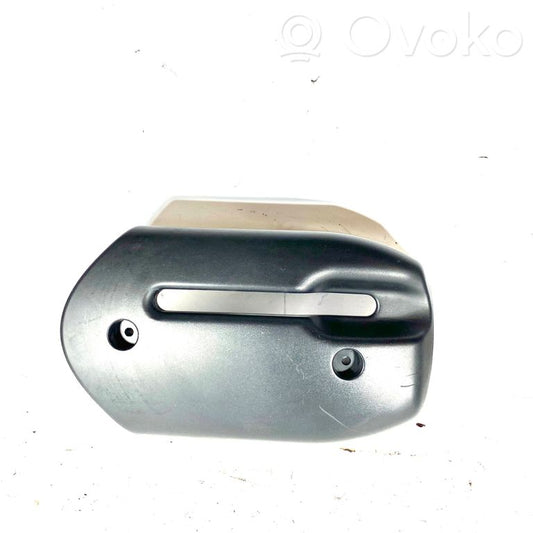 Steering axle trim