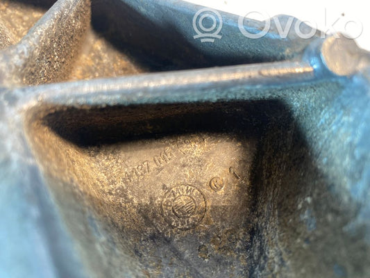 Engine mounting bracket