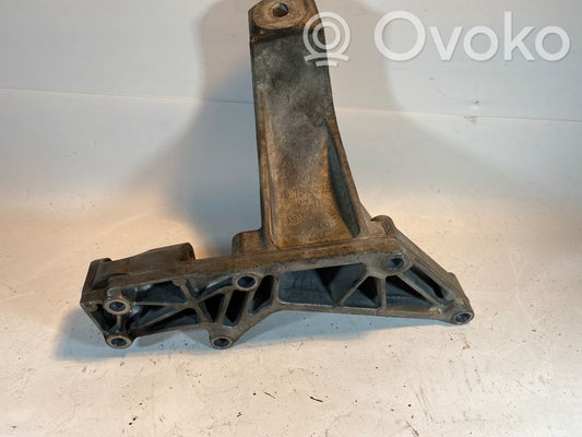 Engine mounting bracket