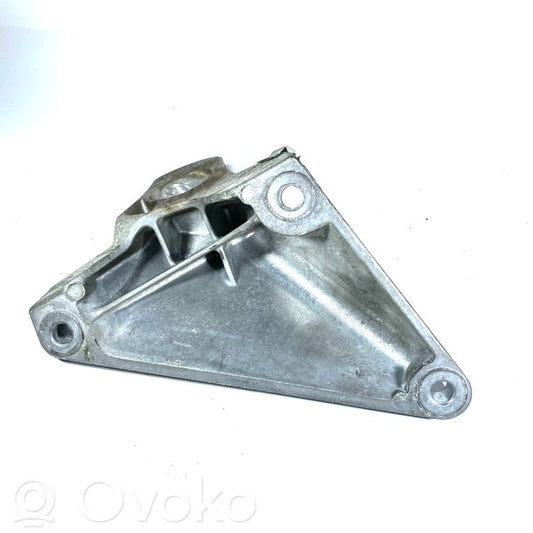 Engine mounting bracket