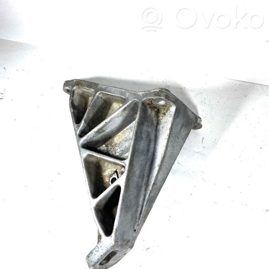 Engine mounting bracket