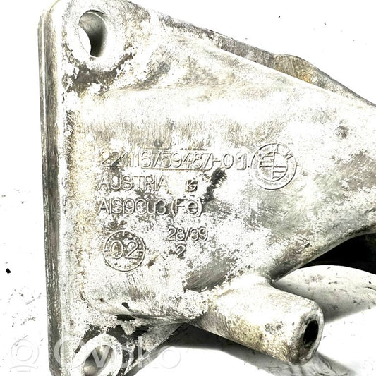Engine mounting bracket