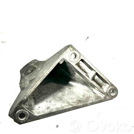 Engine mounting bracket
