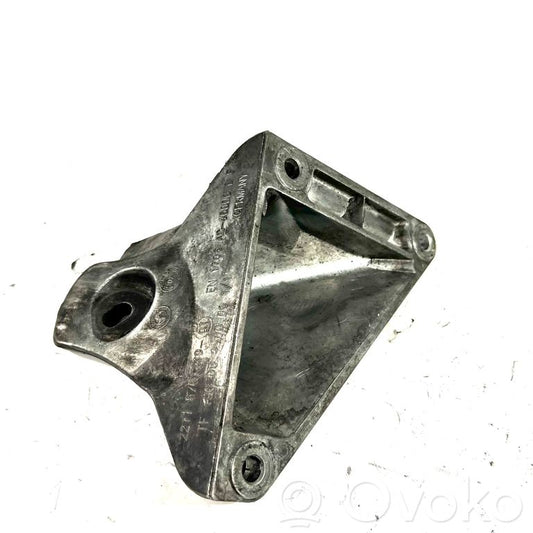 Engine mounting bracket