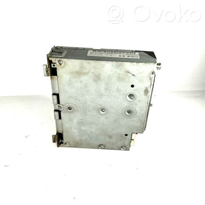 Radio / CD/DVD atskaņotājs / navigācija