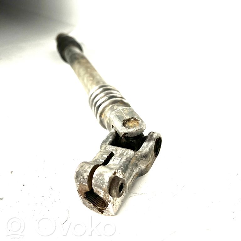 Stūresrata ass krustsavienojums