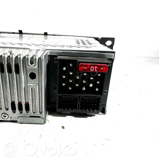 Radio / CD/DVD atskaņotājs / navigācija