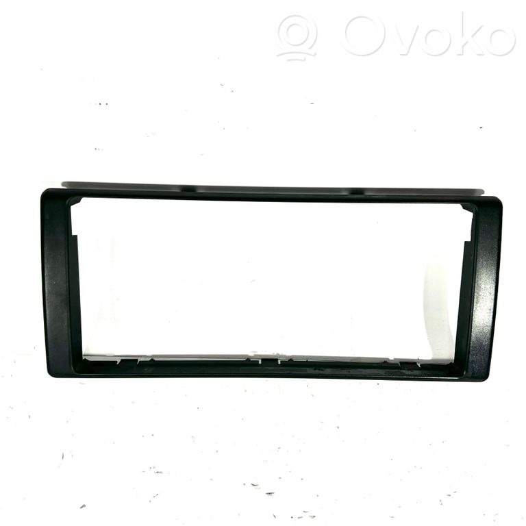 Radiouztvērēja / navigācija dekoratīvā apdare