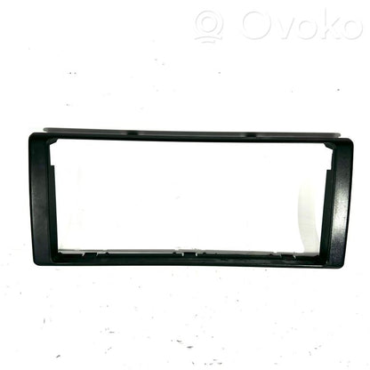 Radiouztvērēja / navigācija dekoratīvā apdare