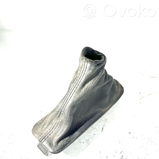 Rokas bremzes dekoratīvā apdare