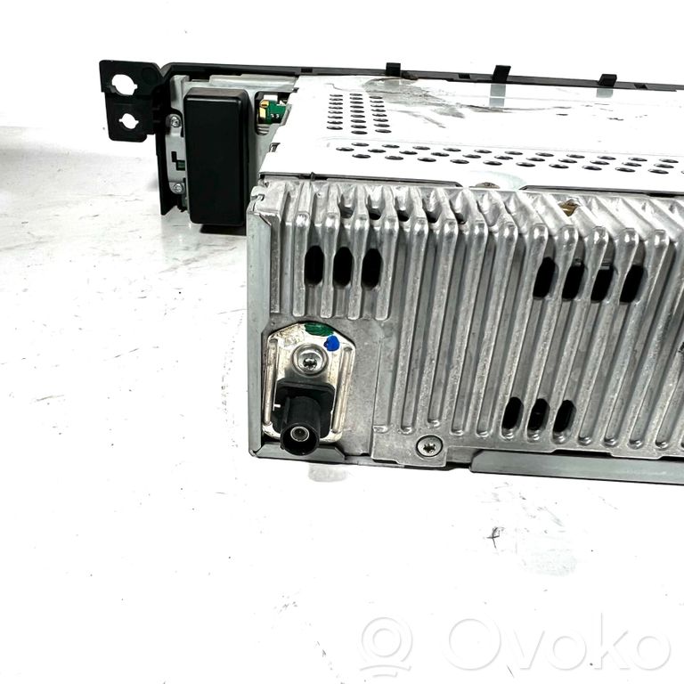 Radio / CD/DVD atskaņotājs / navigācija