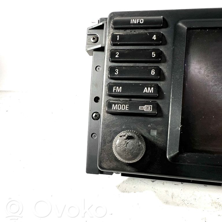 Radio / CD/DVD atskaņotājs / navigācija