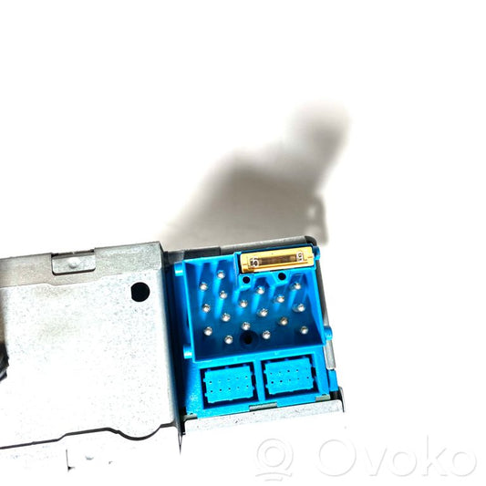 Radio / CD/DVD atskaņotājs / navigācija