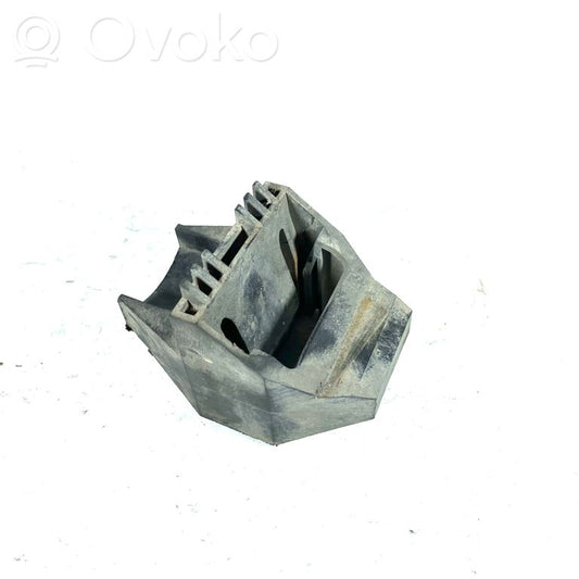 Radiator(s) holder/bracket