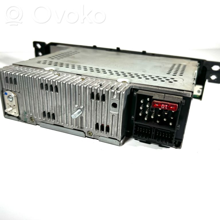 Radio / CD/DVD atskaņotājs / navigācija