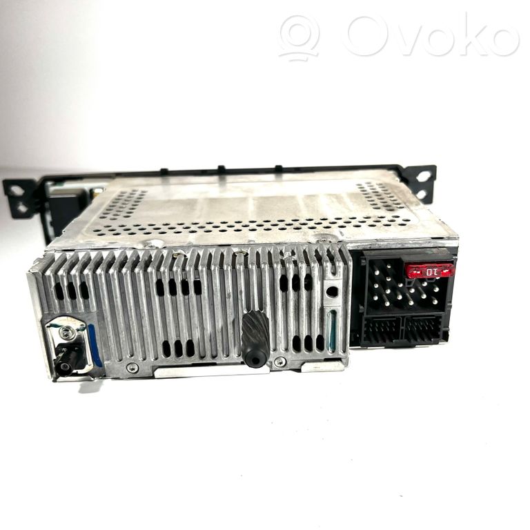 Radio / CD/DVD atskaņotājs / navigācija