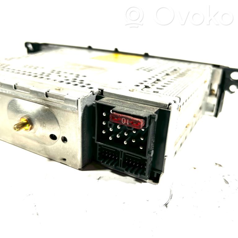 Radio / CD/DVD atskaņotājs / navigācija