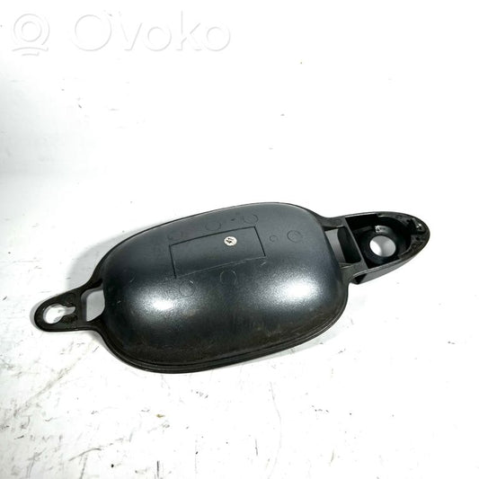 Priekšpusē turētājs / kronšteins ārējam atvēršanas rokturim