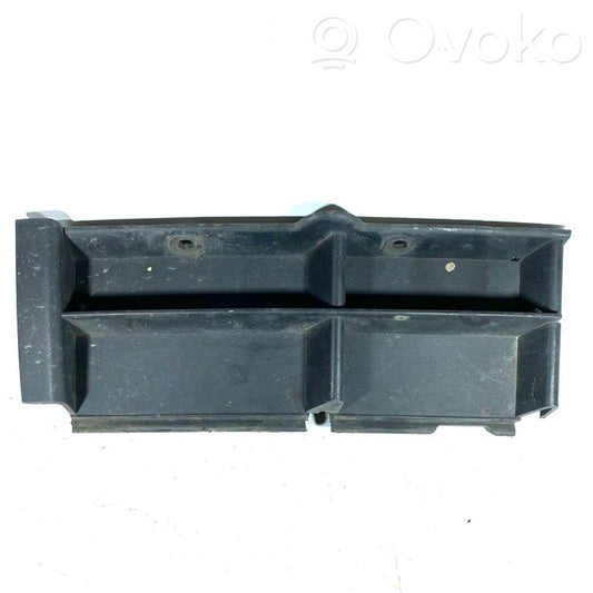 Priekšpusē dekoratīva bampera uzlikas