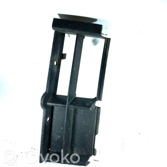 Priekšpusē dekoratīva bampera uzlikas