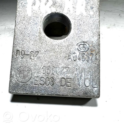 Priekšpusē apakšējā vira (eņģe)