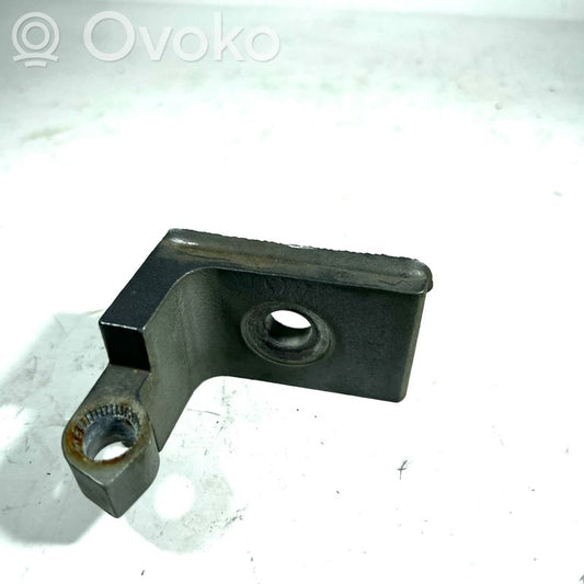 Priekšpusē augšējā vira (eņģe)