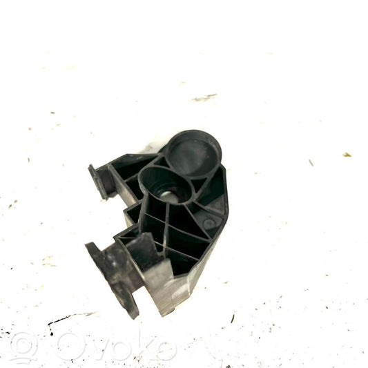 Priekšpusē bampera turētājs