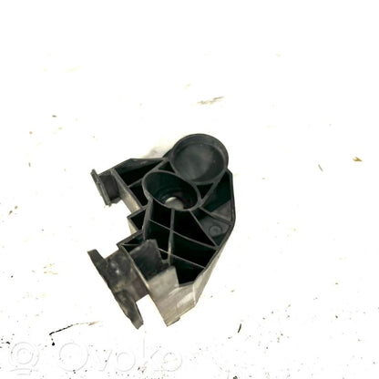 Priekšpusē bampera turētājs