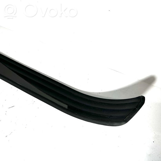 Priekšējā sliekšņa dekoratīvā apdare (iekšējā)