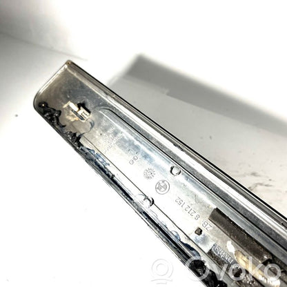 Priekšējā sliekšņa dekoratīvā apdare (iekšējā)