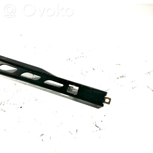 Priekšējā loga tīrītāja kājiņa