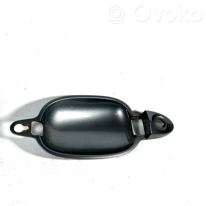 Priekšpusē turētājs / kronšteins ārējam atvēršanas rokturim