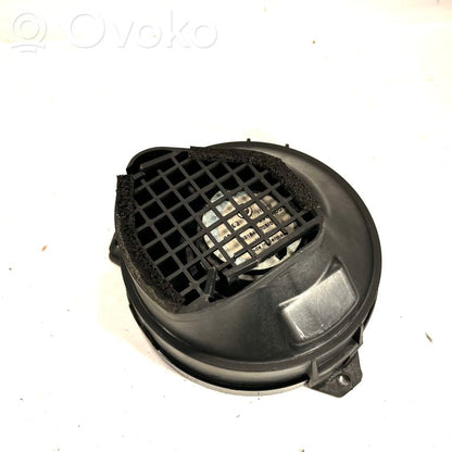 Speaker(s) in the rear window