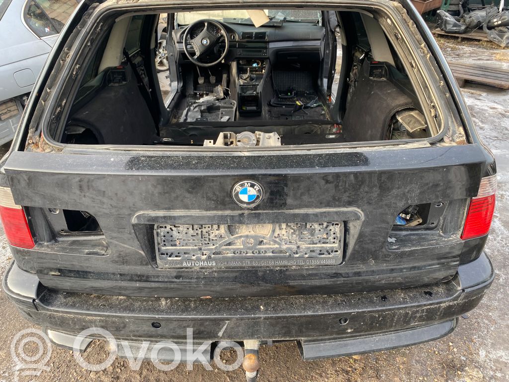 Aizmugurējās durvis