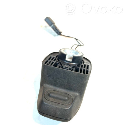 Aizmugurējā stikla aizmugurējā stikla atvēršanas rokturis