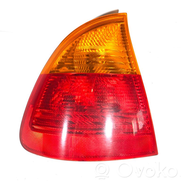 Aizmugurējais lukturis virsbūvē