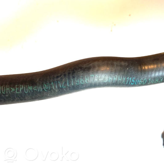 Caurulīte (-es) / šļūtene (-es)