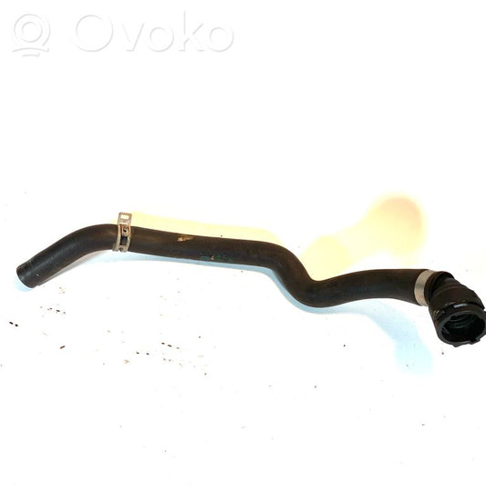 Caurulīte (-es) / šļūtene (-es)