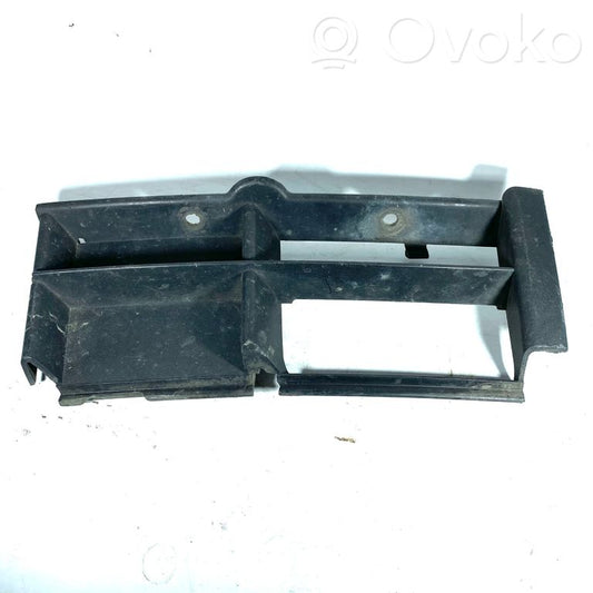 Priekšpusē dekoratīva bampera uzlikas